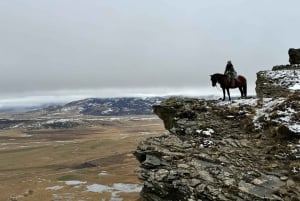 Puerto Natales: Escursione a cavallo di un'intera giornata sulle montagne
