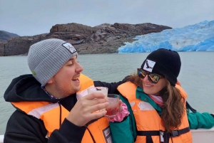 Puerto Natales: Navigazione nel Ghiacciaio Grigio con trasporto