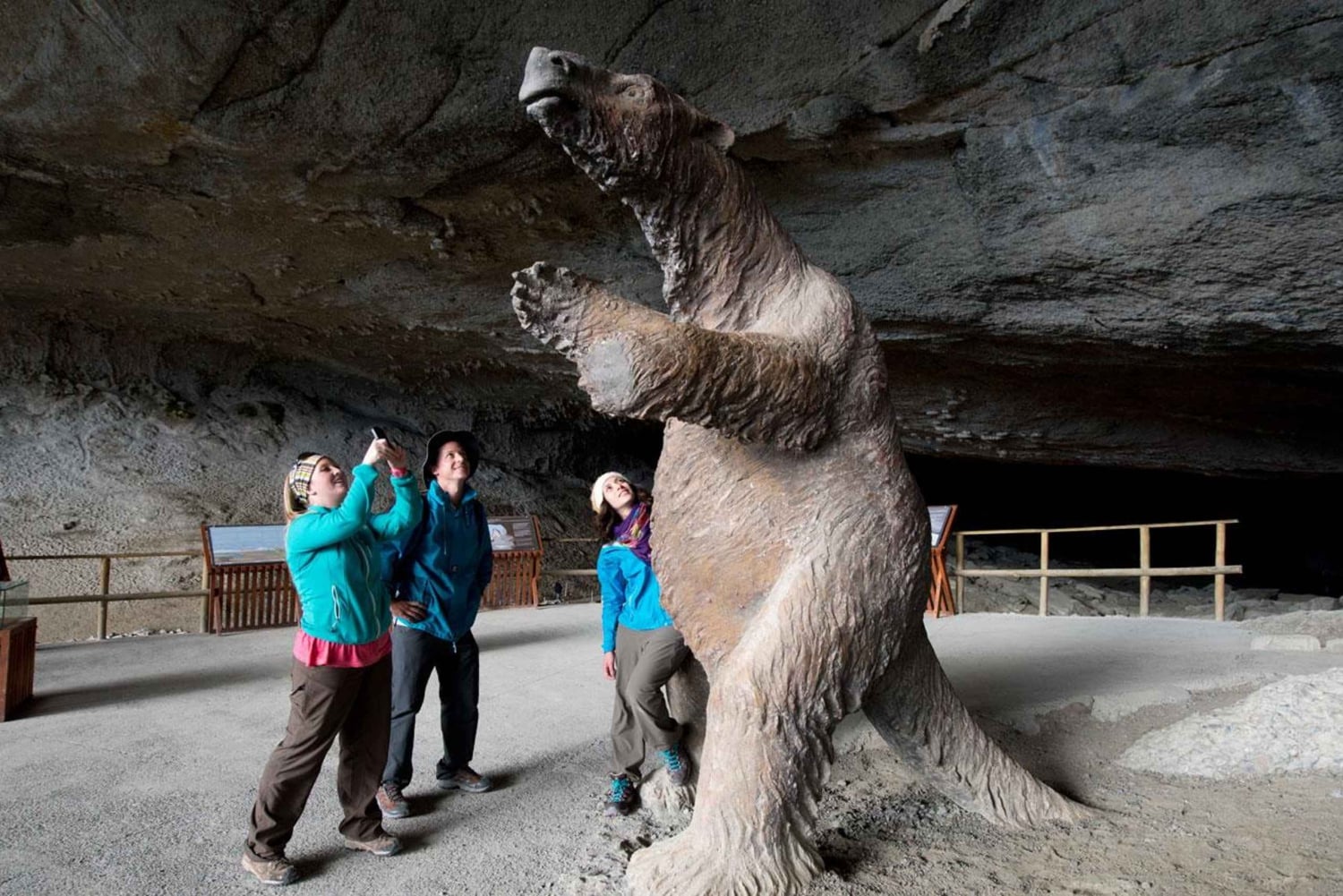 Puerto Natales: Día Completo Privado Torres + Cueva del Milodón