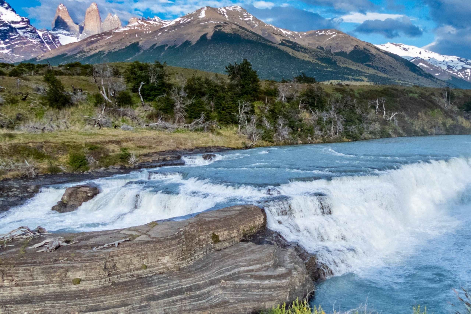 Puerto Natales: Torres del Paine Lookout and Hiking Trip