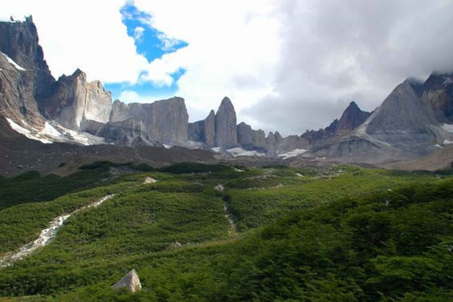 Puerto Natales: Torres del Paine National Park Guided Hike