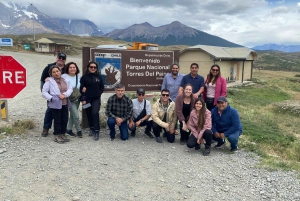 Punta Arenas : Journée complète à Torres del Paine + Milodón (avec transfert aéroport)