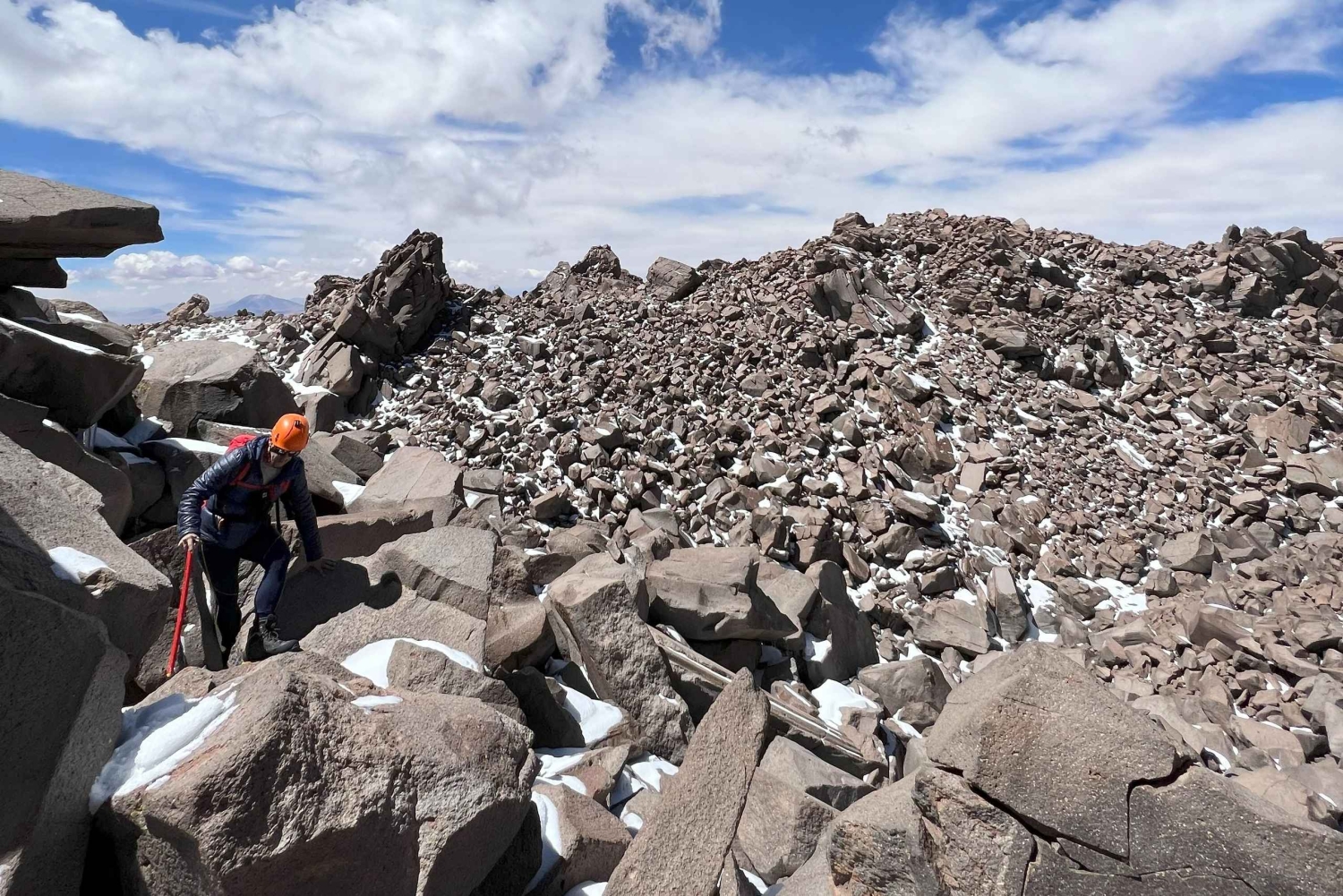 Cumbre del Volcán Sairecabur, cerca de 6000msnm.