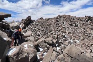 Cumbre del Volcán Sairecabur, cerca de 6000msnm.