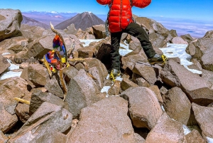 Cumbre del Volcán Sairecabur, cerca de 6000msnm.