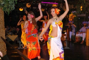 San Cristobalin kukkulan yökierros illallisnäytöksellä