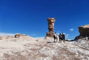 San Pedro de Atacama: Magic Bus Desert Tour with Snacks