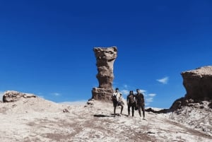 San Pedro de Atacama: Magic Bus Desert Tour with Snacks