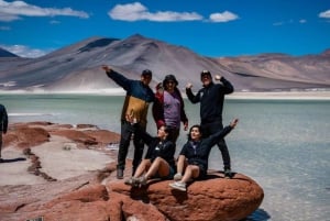 San Pedro de Atacama : Roches rouges et lagunes alplaniques