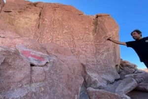 San Pedro de Atacama: Rainbow Valley and Petroglyphs Tour