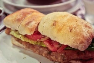 Santiago: Die beste Street Food Tour mit einem ortskundigen Guide