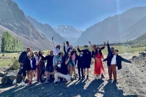 Santiago: Cajon del Maipo and Termas Colina Trip with Picnic