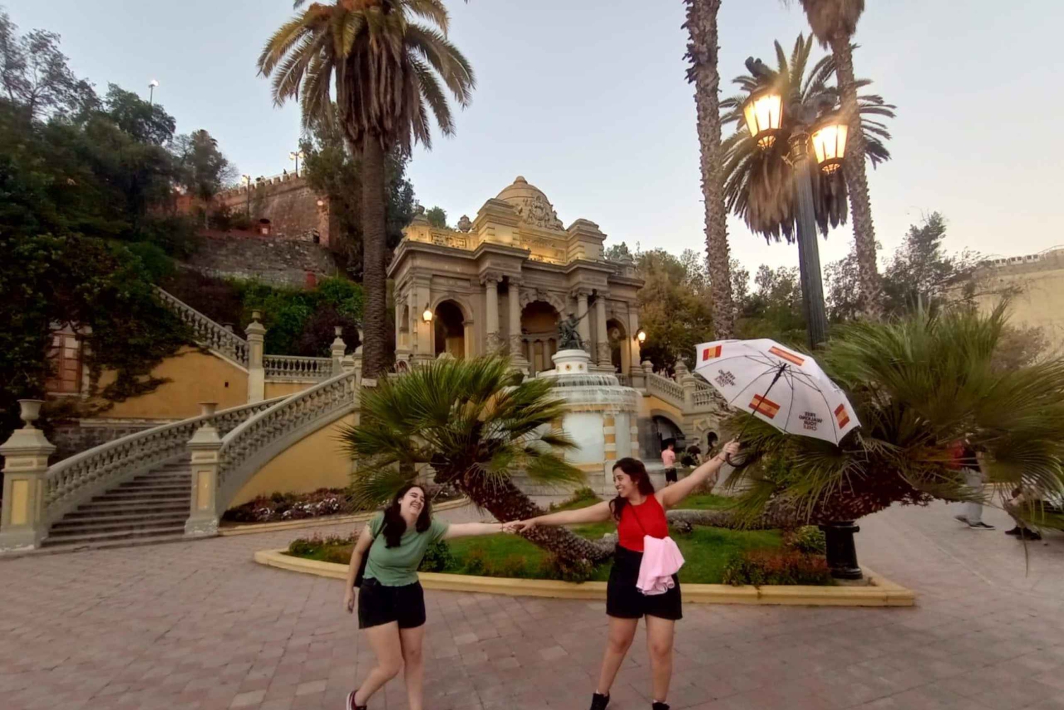 Santiago de Chile: Historiallinen keskusta Asiantunteva opas historiaan ja gastronomiaan