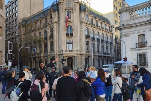 Santiago de Chile: Historiallinen keskusta Asiantunteva opas historiaan ja gastronomiaan