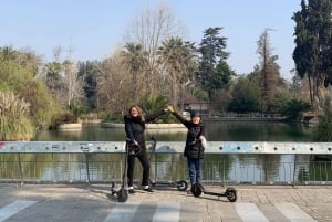 Santiago: Tour de la ciudad en scooter eléctrico con almuerzo