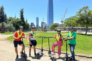 Santiago : Visite d'une demi-journée en scooter électrique et en téléphérique