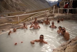 Santiago: Full day Embalse del Yeso, Casa de Chocolate, picnic & Hot Springs