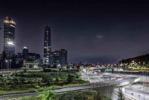Santiago di notte: tour privato della città e degustazione di vini