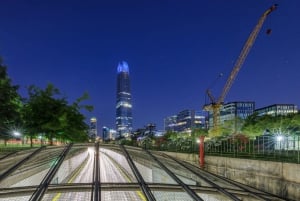 Santiago di notte: tour privato della città e degustazione di vini