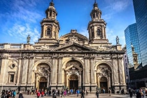 Santiago: Privat bytur med Neruda-museet