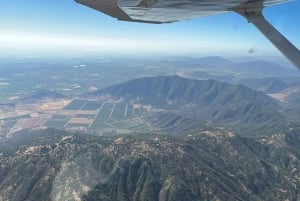 Santiago: Private Flight to Vineyard with Lunch and Wine