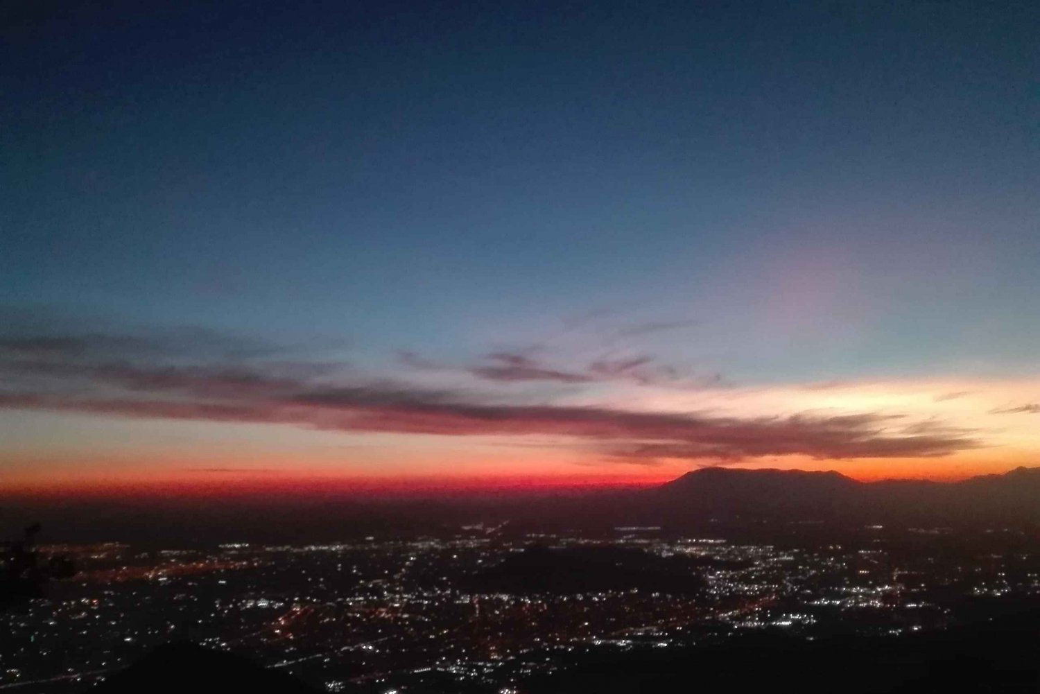 Santiago : Randonnée privée sur la colline de Manquehue au coucher du soleil