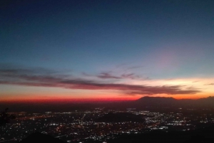 Santiago: Private Wanderung zum Manquehue Berg bei Sonnenuntergang
