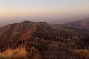 Santiago: Privéwandeling naar Manquehue Hill bij zonsondergang