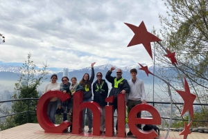 Tour di Santiago al tramonto su uno scooter elettrico. Città e natura