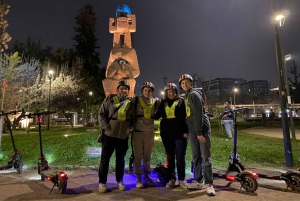 Tour di Santiago al tramonto su uno scooter elettrico. Città e natura