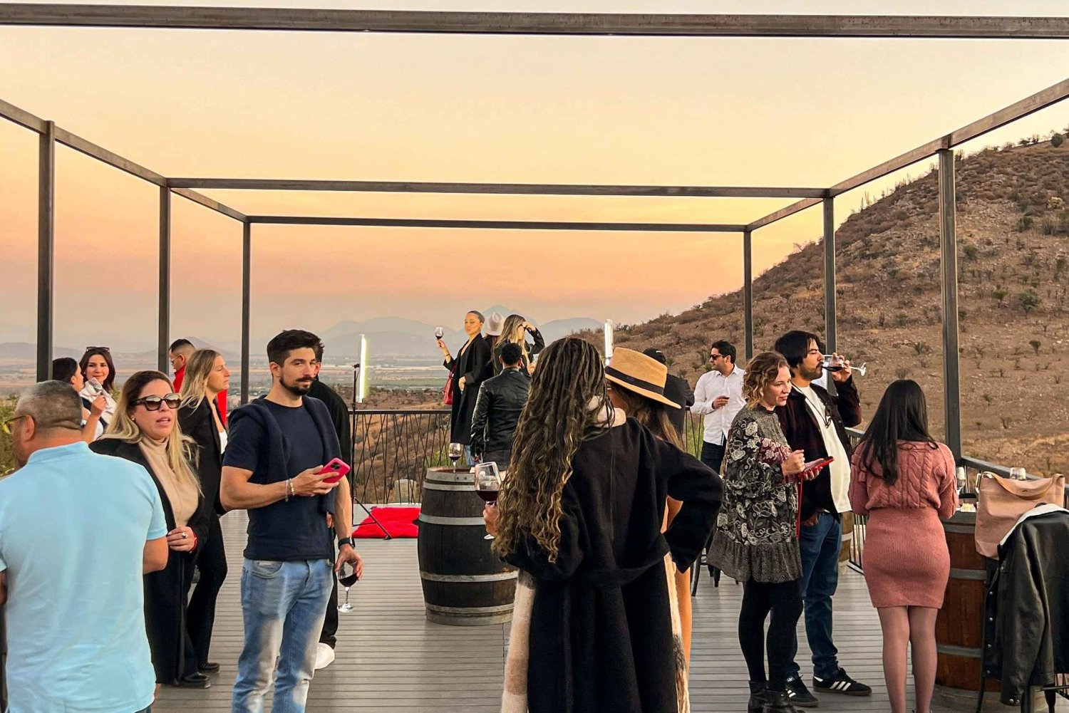 Santiago: Vinicola Monteluz Sunset Party Experience 360