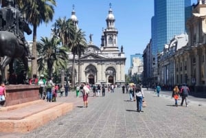 Santiago: Privat byvandring som en lokal!