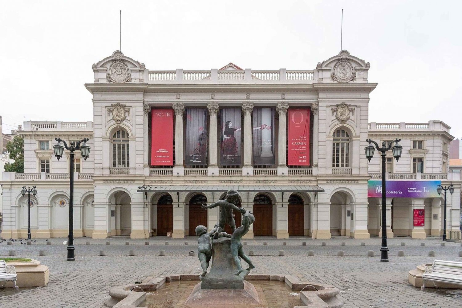 Santiago: Stadtrundgang, Marktbesuch, Mittagessen und Kaffee inklusive.