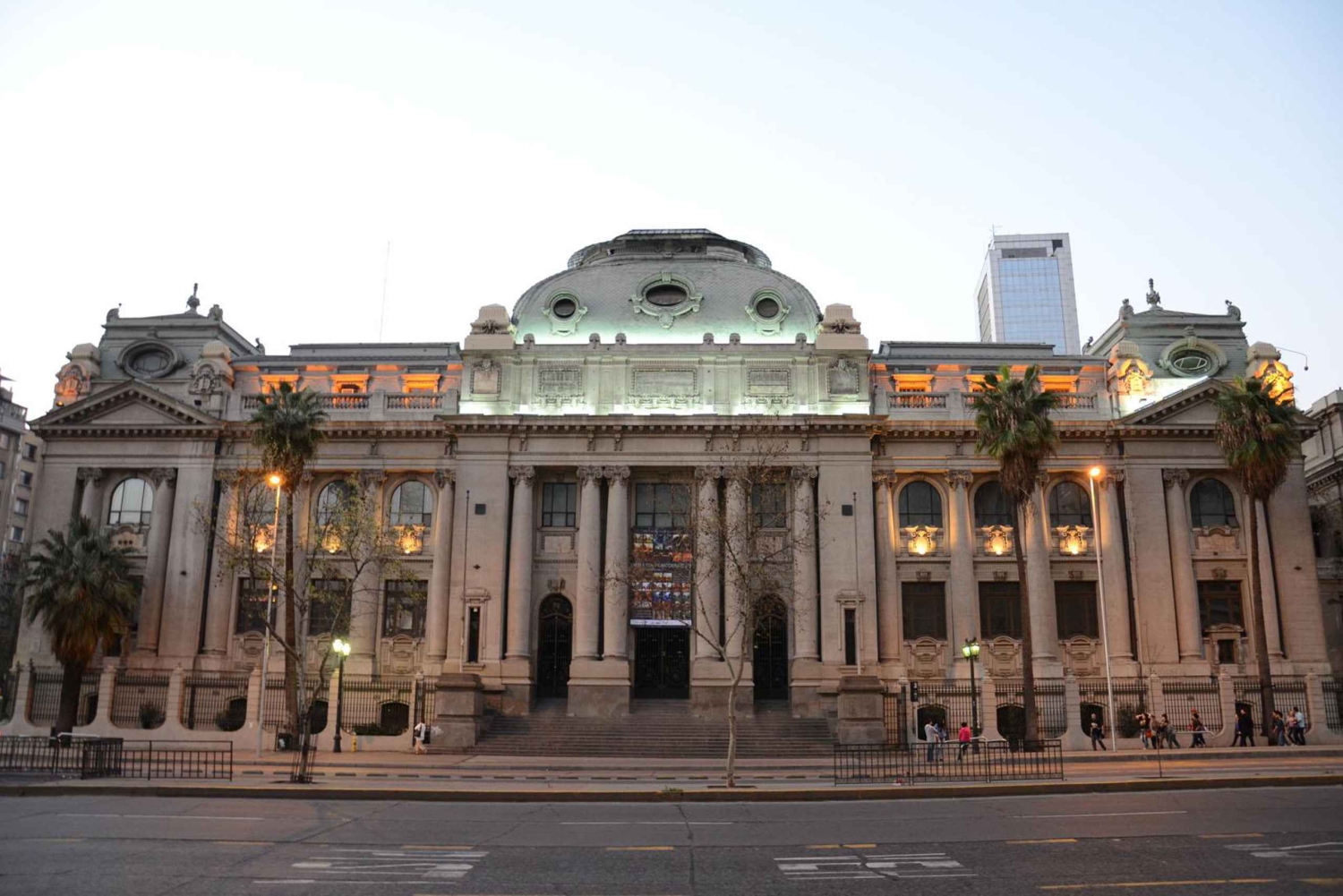 Santiago: vandretur, markedsbesøg, frokost og kaffe inkluderet.