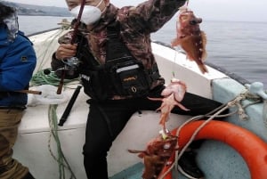 Pesca deportiva en barco y empanadas chilenas desde Valparaíso