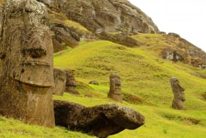 La fabbrica dei Moai: Il mistero dietro la statua di pietra vulcanica