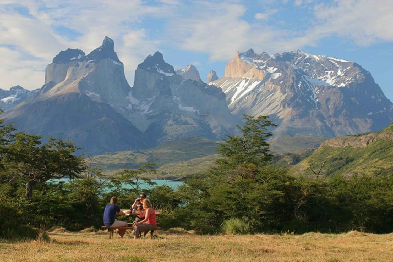 Torres del Paine: Valle Francés y Lago Grey + Camping