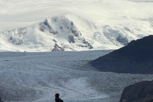 Torres del Paine: Valle Francés y Lago Grey + Camping