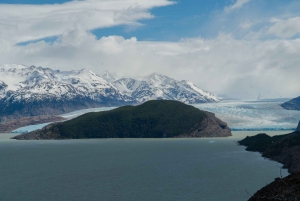 Torres del Paine: Valle Francés y Lago Grey + Camping