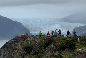 Torres del Paine: Valle Francés y Lago Grey + Camping