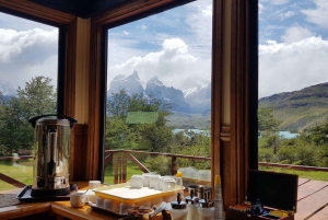 Torres del Paine: Valle Francés y Lago Grey + Camping