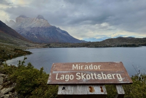 Torres del Paine: Valle Francés y Lago Grey + Camping