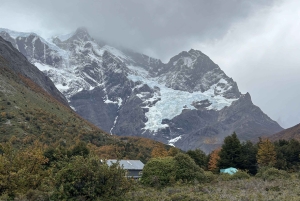 Torres del Paine: Valle Francés y Lago Grey + Camping