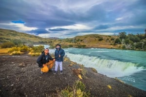 Punta Arenas: Ganztägiger Ausflug Torres del Paine + Milodón (mit Flughafentransfer)