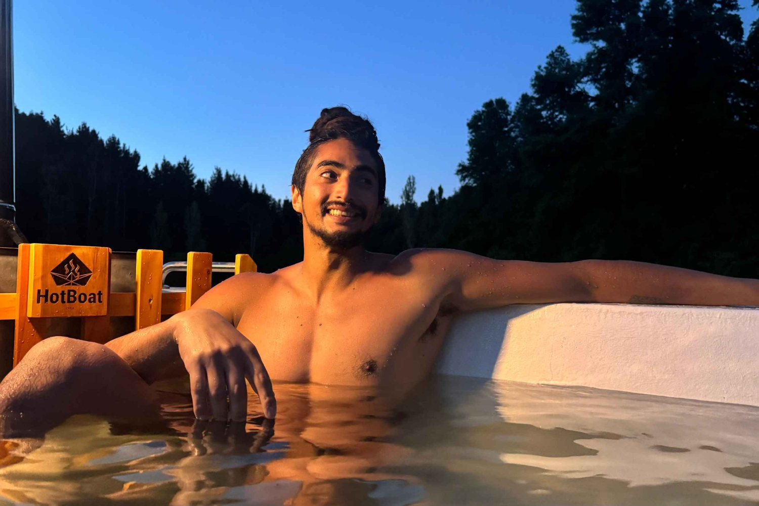 Тур на самодвижущейся электрической лодке с гидромассажной ванной, расположенной на лоне природы!