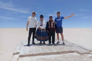 Uyuni: 1-Day Salt Flats and Desert Adventure Tour
