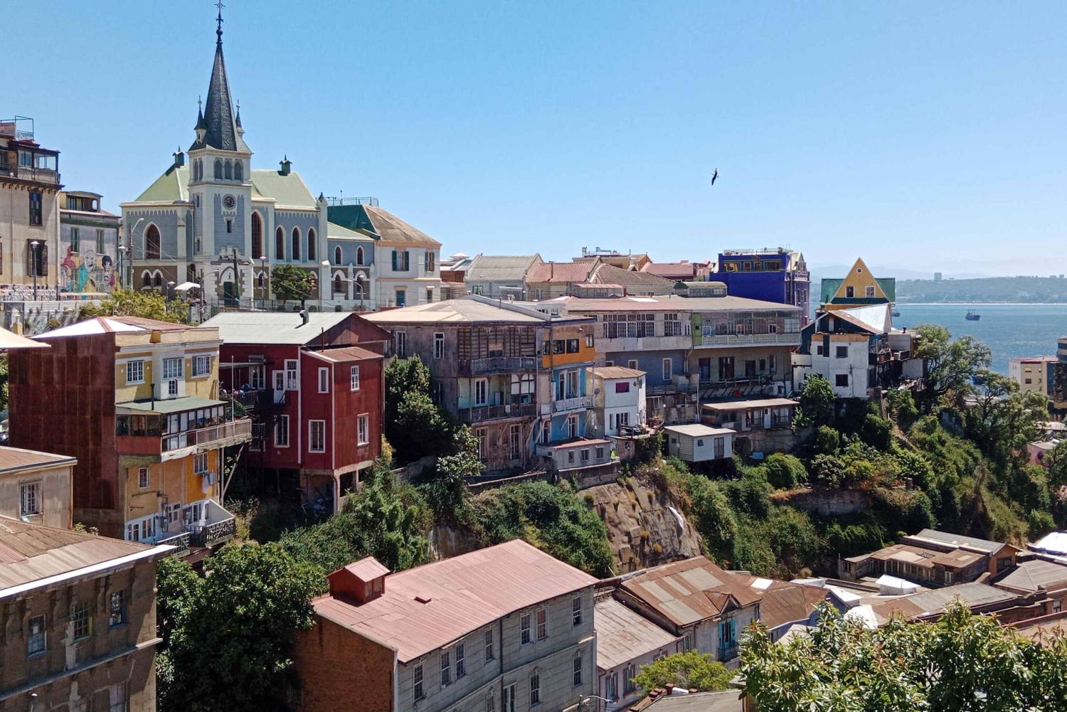 Valparaíso Fantastic Tour : Culture, history, art and color!