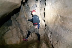 Christchurch: Guided Cave Stream and Castle Hill Tour