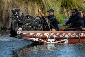 Christchurch: Waka Paddling Experience on the Avon River