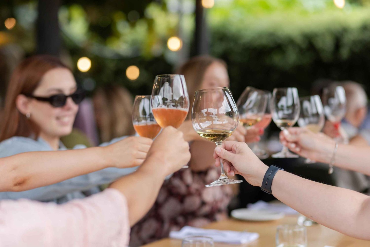 Krydstogtskibsudflugt fra Lyttelton: Vin og frokostoplevelse
